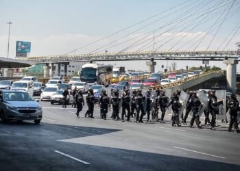 Crisis en el AICM: el pulso de los taxis concesionados bloquea el acceso aeroportuario