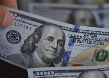 El "efecto tenaza" dispara el precio del dólar: ¿Qué esperar para el peso mexicano?