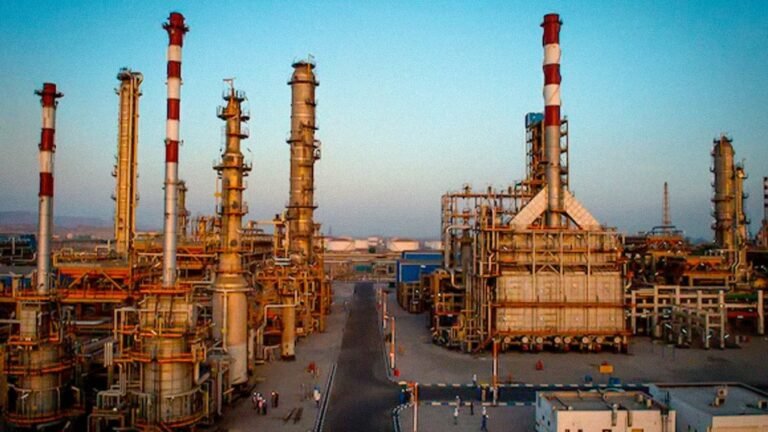 Gas europeo se dispara 45%: La crisis de Ormuz desata el pánico energético