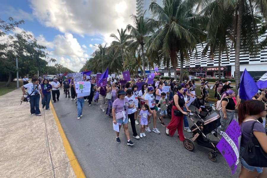 8M: Marchan más de 4 mil mujeres en Cancún 1 MARCHA CANCUN1