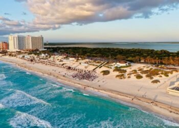 MÁS DE 380 PARTICIPANTES: Encabeza Ana Paty Peralta el “Medita Fest” en playa Delfines