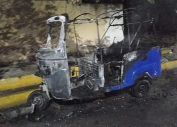 DISPUTA SINDICAL: Prenden fuego a mototaxi en SM 248 de Cancún
