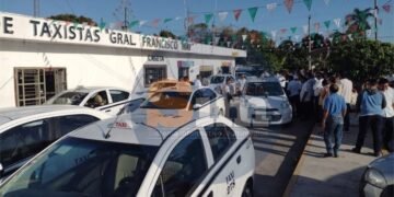 POR GASOLINAZOS: Subirán tarifas de taxi en FCP sin autorización de Imoveqroo
