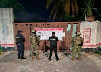 Rescatan a 29 mujeres y un menor tras cateos en bares de Cancún y Playa del Carmen 12 Rescatan a 29 mujeres y un menor tras cateos en bares de Cancún y Playa del Carmen