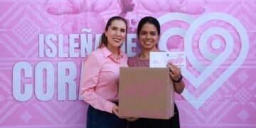 Inicia la entrega de apoyos a mujeres “Isleña de Corazón 2026” en la Zona Continental