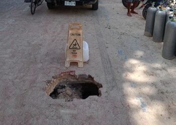 Aparece socavón cerca de la Zona Marítima en Playa del Carmen