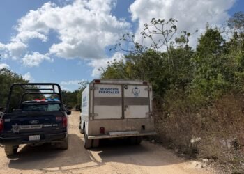 Buscan a familiares de joven hallado muerto en Cancún: estos son sus tatuajes