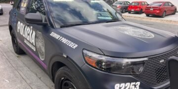 Alumna intenta arrojarse desde el segundo piso de su plantel educativo