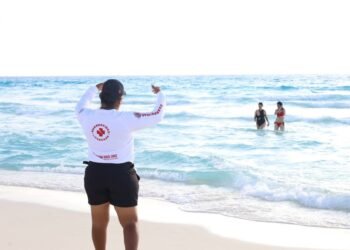 EN UN SOLO DÍA: Realizan guardavidas 18 rescates acuáticos en Cancún