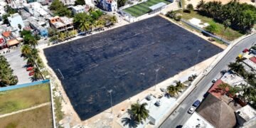 Avanza la construcción de la cancha de fútbol soccer en Isla Mujeres