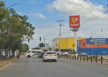 | ROMPEOLAS | ¿Y quién atiende los semáforos “locos” de Cancún?