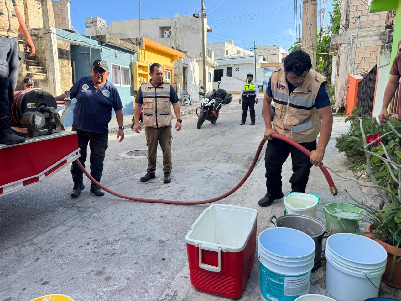 Entregan agua en pipas a colonias de Isla Mujeres por falla en tubería ...