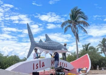 Refuerza los trabajos de mantenimiento en distintos espacios públicos de Isla Mujeres