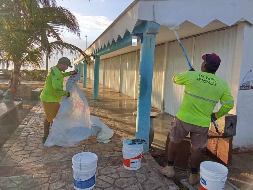 Refuerza los trabajos de mantenimiento en distintos espacios públicos de Isla Mujeres 1 WhatsApp Image 2026 03 15 at 3.04.41 PM 2