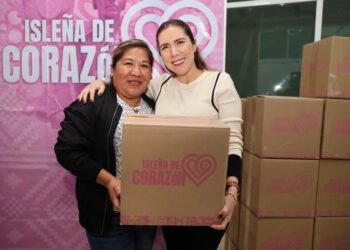 Atenea continúa con la entrega de apoyos del programa “Isleña de Corazón” en Zona Continental