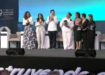 CONVENCIÓN BANCARIA: Anuncian inversión energética y distrito financiero en Cancún 11 CONVENCIÓN BANCARIA: Anuncian inversión energética y distrito financiero en Cancún