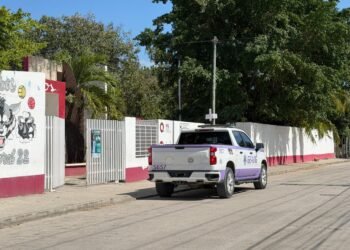 Investigan a docente de secundaria en Cancún por presunta relación con alumna de 14 años