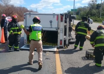 Resulta lesionada una persona de la tercera edad tras volcadura en Punta Venado