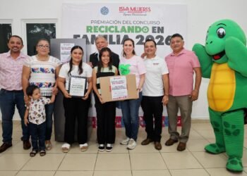 ISLA MUJERES: Premian a isleños con el programa "Reciclando en Familia" 1 ISLA MUJERES: Premian a isleños con el programa «Reciclando en Familia»