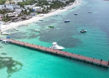 Colectivo exige frenar autorizaciones urbanas en Puerto Morelos por riesgo de contaminación del agua