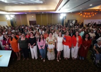 | ROMPEOLAS | Espaldarazo a Lidia Rojas en evento nacional de MC