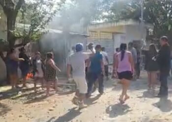 Intento de desalojo en PDC termina en enfrentamiento entre vecinos y policías