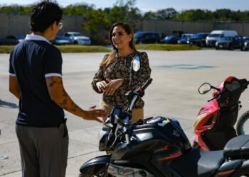 Mara Lezama devuelve vehículos recuperados a sus legítimos propietarios