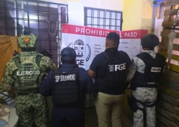 Detienen a 7 personas tras cateos en Playa del Carmen y Cancún