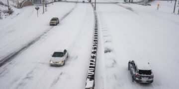 Wisconsin y Michigan bajo 86 centímetros de nieve por tormenta histórica