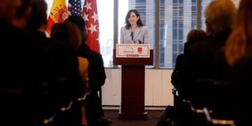 Defiende presidenta de Madrid legado de España en México