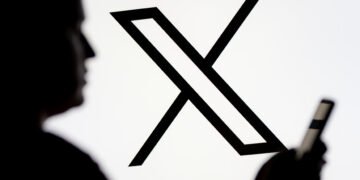 Caída global de X: Interrupción masiva de servicio impulsa migración temporal a BlueSky