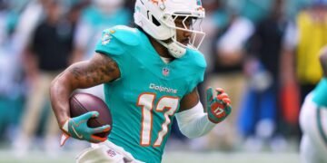 Los Denver Broncos adquieren a Jaylen Waddle: Sacudida en el mercado de la NFL 2026