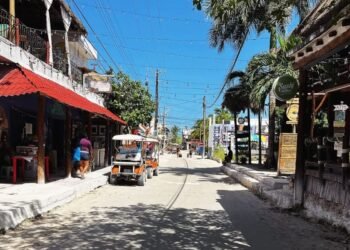 | ROMPEOLAS | Derecho de Saneamiento: Acoso a empresarios en Holbox