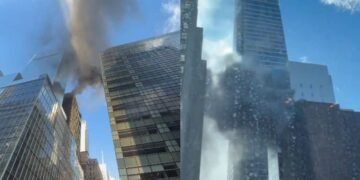 Incendio en rascacielos de Manhattan: reporte de emergencia en el día de San Patricio 2026