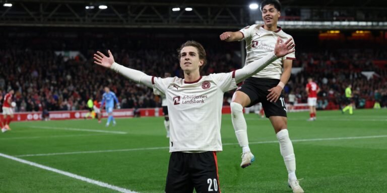 Dónde ver FC Midtjylland vs Nottingham Forest: Claves para la clasificación a Cuartos de Final