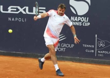 Matteo Martineau desplaza a Stan Wawrinka en el Naples Challenger en un duelo de alta intensidad