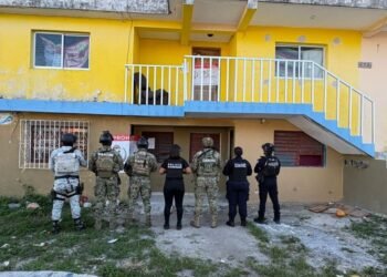 DOS DETENIDOS: Aseguran drogas y armas en ocho cateos en QR