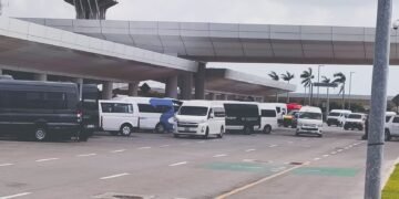 Denuncian transportistas turísticos extorsiones mediante secuestros virtuales