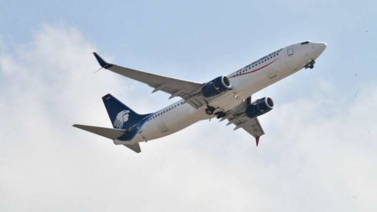 Aeroméxico reconfigura costos de boletaje ante la escalada energética