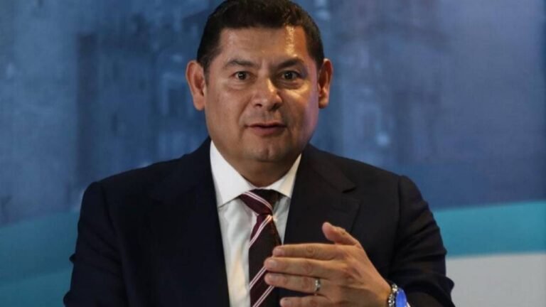 Armenta niega represalias tras remoción de abogada que encaró a Sheinbaum