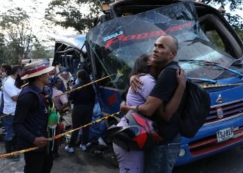 Atentado terrorista contra autobús de pasajeros deja 13 muertos en el suroeste de Colombia