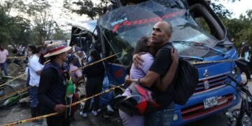 Atentado terrorista contra autobús de pasajeros deja 13 muertos en el suroeste de Colombia