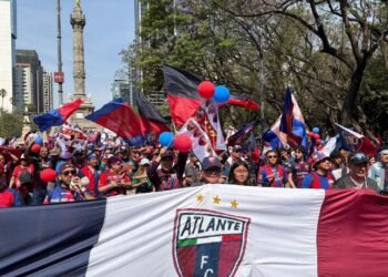Atlante blinda su legado con histórica procesión en el Paseo de la Reforma