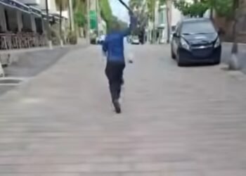 “VENÍA A BUSCAR A MI ESPOSA”: Persigue automovilista con machete a taxista en PDC (VIDEO) 7 “VENÍA A BUSCAR A MI ESPOSA”: Persigue automovilista con machete a taxista en PDC (VIDEO)