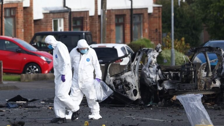 Detonación de coche bomba frente a comisaría en Irlanda del Norte amenaza estabilidad regional