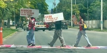 EXIGEN PASO PEATONAL: Estudiantes del ITCH vuelven a tomar la avenida Insurgentes