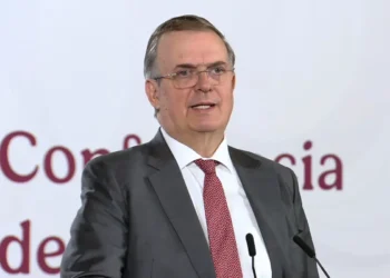 Fiscalización automática sobre Ebrard por alojamiento en embajada de Londres