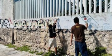 JUSTICIA CÍVICA: Reparan grafiteros daños en espacios públicos de Isla Mujeres