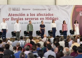 Habitantes de la región Otomí-Tepehua denuncian crisis de desabasto y falta de médicos ante Claudia Sheinbaum