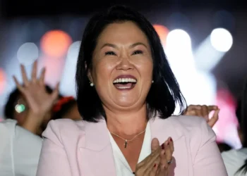 Keiko Fujimori lidera el escrutinio y define el balotaje presidencial en Perú